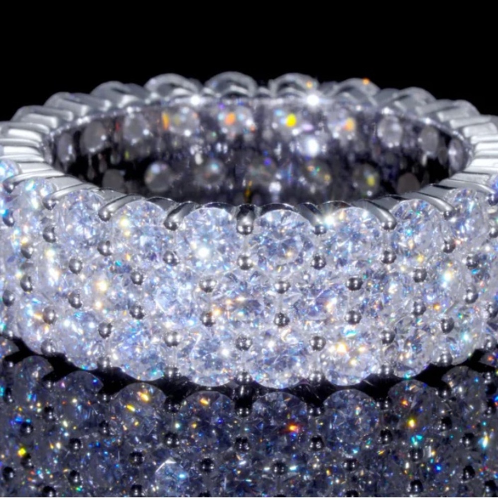 Elegant Silver Crystal Ring
